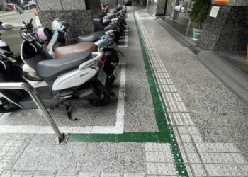台南市交通局公告-本市騎樓自明年1月起開放停放機慢車