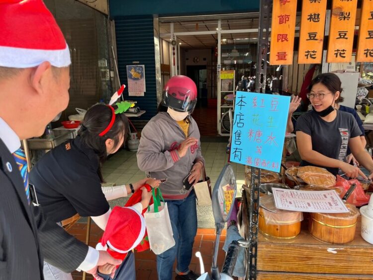 伊甸旗山慢飛天使攜手扶輪社 走入旗山老街報佳音 伊甸旗山慢飛天使攜手扶輪社-走入旗山老街報佳音