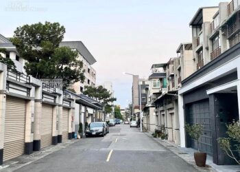 擴及2～4樓！鄰居因「1問題」半夜怒按電鈴-透天屋主嚇呆：我們都睡了