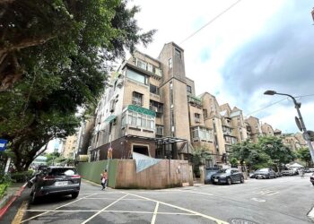 地主老爸想省土增稅「社區私設巷道」沒移轉給建商！子女繼承衰繳遺產稅、房子也不能賣