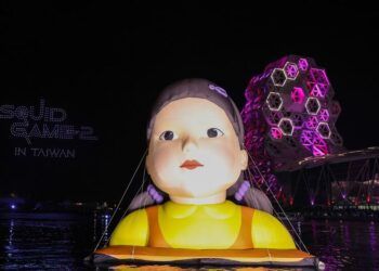 高雄成為《魷魚遊戲》第二季宣傳焦點，「12.3高雄人」粉紅派對吸引11萬人同樂