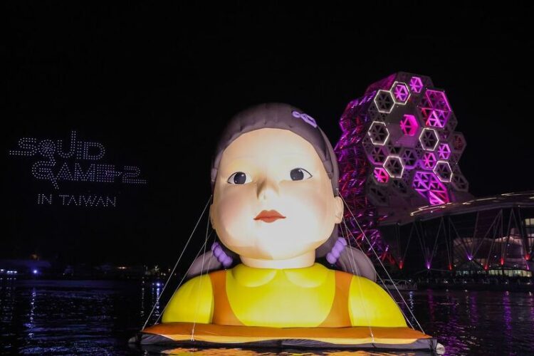 高雄成為《魷魚遊戲》第二季宣傳焦點，「12.3高雄人」粉紅派對吸引11萬人同樂