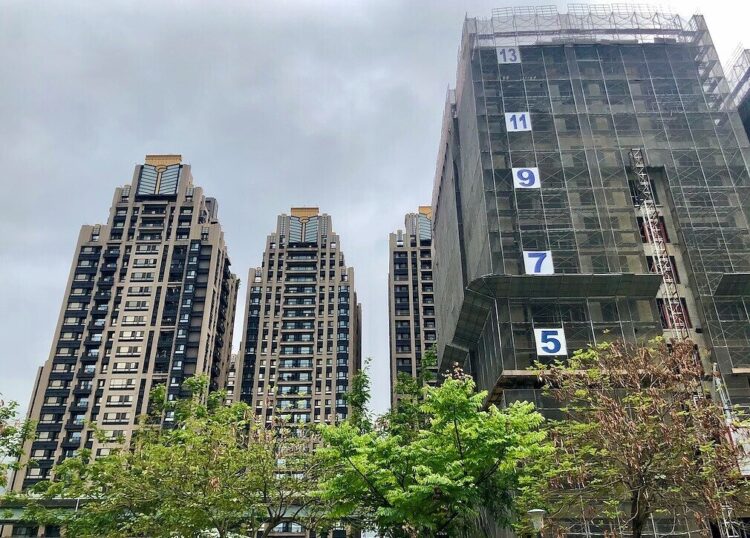 「存款200萬、單親養1孩」買房或租屋?月薪一曝全網搖頭:桃園都買不起 「存款200萬、單親養1孩」買房或租屋?月薪一曝全網搖頭:桃園都買不起