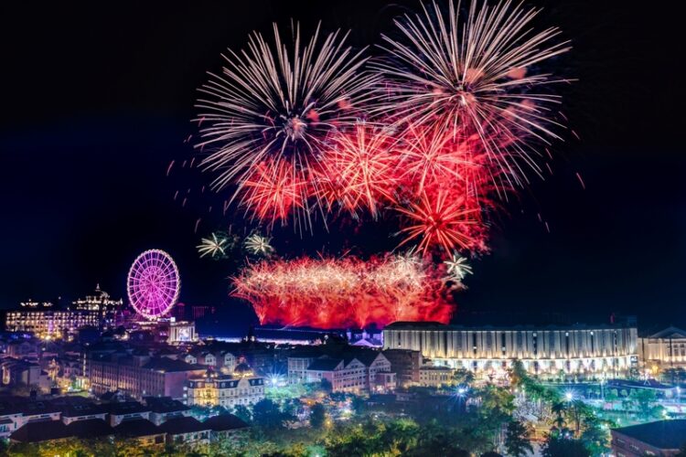 2025義大世界跨年交通指南 -自駕留意周邊交管-18:00啟動免費接駁專車