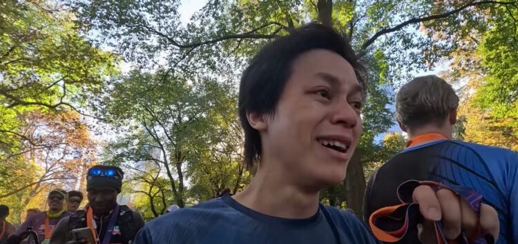 跑到痛哭！網紅howhow征服紐約馬拉松-dcard網友大讚：運動家精神