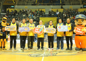 海巡署署長張忠龍攜手中信特攻打擊毒品，宣導「118」海上報案專線！