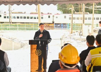 行政院長卓榮泰視察臺鐵西小清水溪橋修復工程，花蓮安全回家路提前開通