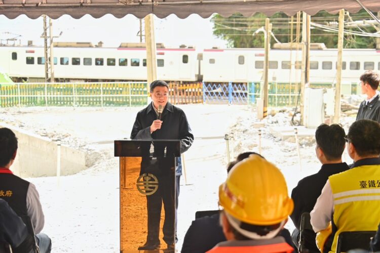 行政院長卓榮泰視察臺鐵西小清水溪橋修復工程,花蓮安全回家路提前開通 行政院長卓榮泰視察臺鐵西小清水溪橋修復工程,花蓮安全回家路提前開通