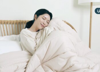 冬天睡覺，棉被怎麼蓋最保暖？教你「三明治蓋法」：先鋪一層薄毛毯