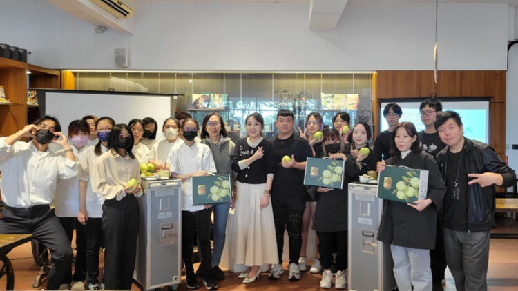 樹科大學子化身「黑白大廚」 打造燕巢芭樂國際航空餐 樹科大學子化身「黑白大廚」-打造燕巢芭樂國際航空餐