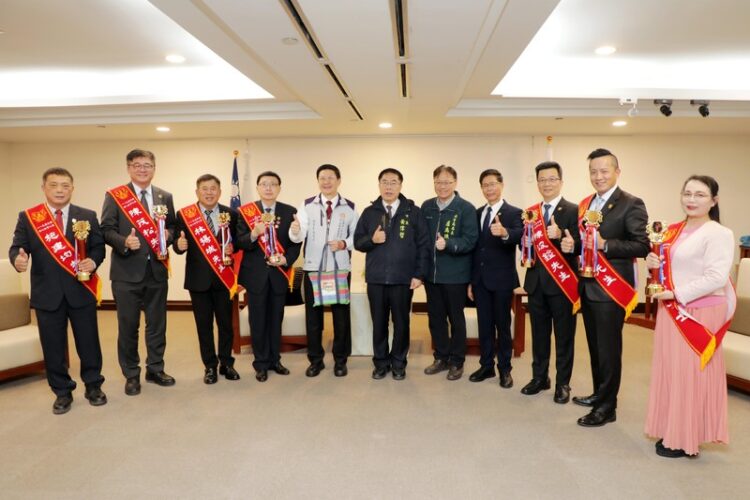 南市表揚全國好人好事傑出市民 黃偉哲肯定公益善行發揚善的光輝 南市表揚全國好人好事傑出市民-黃偉哲肯定公益善行發揚善的光輝