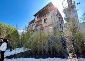 一毛都賺不到！釘子戶淪「教訓屋」廢宅…600位鄰居秒同意「房價翻三倍」