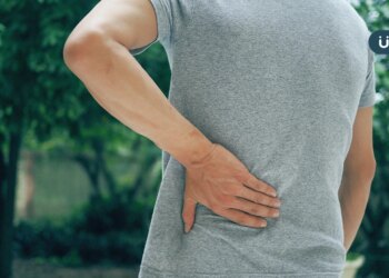 起床下背痛，當心僵直性脊椎炎！醫：惡化恐骨融合成「竹節狀脊椎」