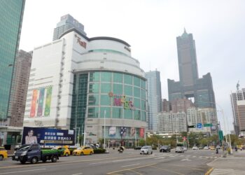 高雄市114年公告土地現值最高地價區段則由大遠百百貨公司連續第12年蟬聯地王，