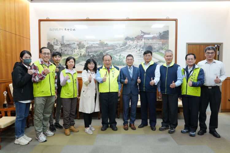 惠民醫院張明哲院長轉任新職 陳光復親頒榮譽縣民證表彰功績 惠民醫院張明哲院長轉任新職-陳光復親頒榮譽縣民證表彰功績