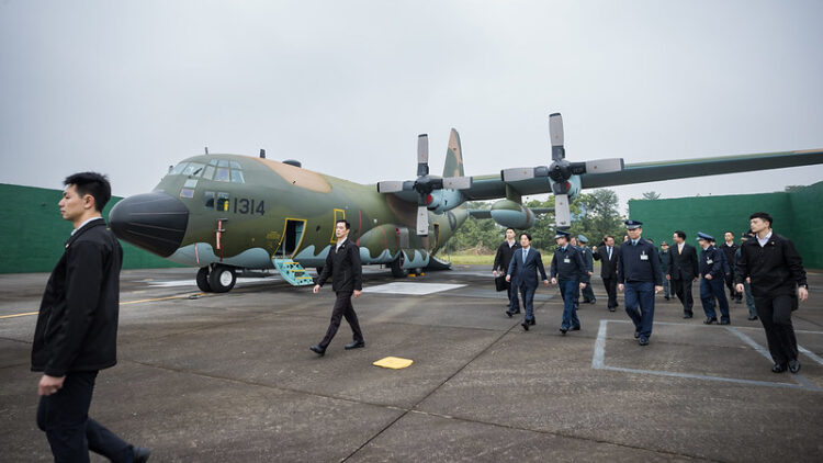 賴清德總統出席屏東空軍第六聯隊慰問 強調政府持續支持國軍 賴清德總統出席屏東空軍第六聯隊慰問-強調政府持續支持國軍