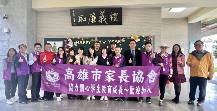 高雄大寮國中喜獲-台灣醫療典範獎大東醫院院長蔡森郎贊助「禮義廉恥」共同校訓重返校園- - 