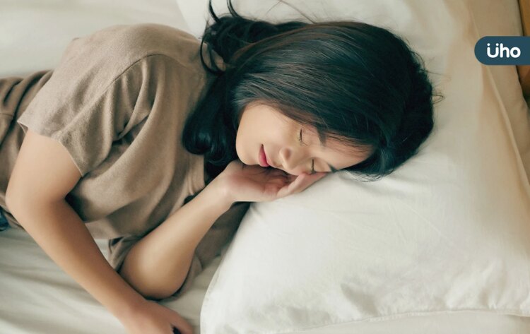 失眠睡不好,假日補眠就能消除疲勞?醫揭3大迷思:平常睡午覺更好 失眠睡不好,假日補眠就能消除疲勞?醫揭3大迷思:平常睡午覺更好