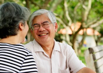 退休住養生村就好？養老院、共生宅⋯差在哪？「1條件」決定你能住哪
