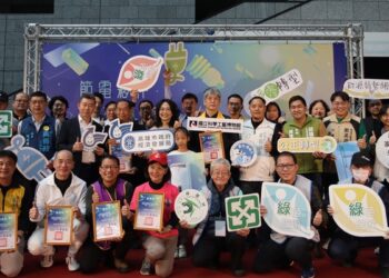 高市節能輔導省500萬度電-多元節能帶領民眾體驗節電桌遊