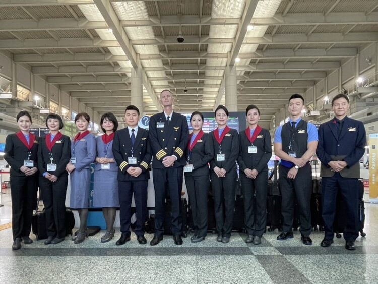 重視職場性別平權 中華航空女性褲裝制服今日上線 重視職場性別平權-中華航空女性褲裝制服今日上線