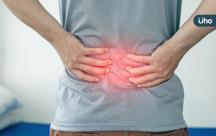 腰部僵硬又疼痛,小心關節發炎了!醫揪「腰椎小面關節炎」3大症狀 腰部僵硬又疼痛,小心關節發炎了!醫揪「腰椎小面關節炎」3大症狀