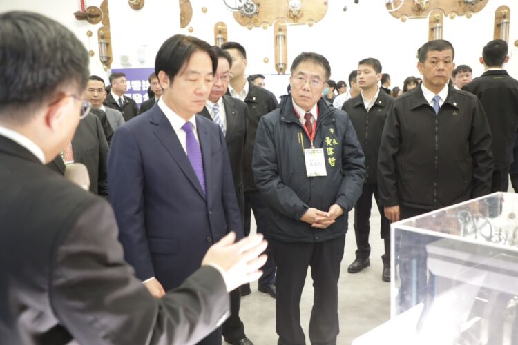 臺南市長黃偉哲陪同賴清德總統啟動大南方新矽谷計畫,沙崙智慧綠能科學城將成為臺灣AI重鎮 臺南市長黃偉哲陪同賴清德總統啟動大南方新矽谷計畫,沙崙智慧綠能科學城將成為臺灣ai重鎮