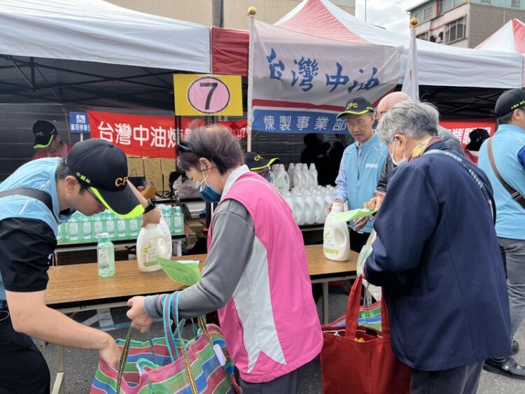 中油煉製事業部送愛到大寮 寒冬送暖關心弱勢 中油煉製事業部送愛到大寮-寒冬送暖關心弱勢