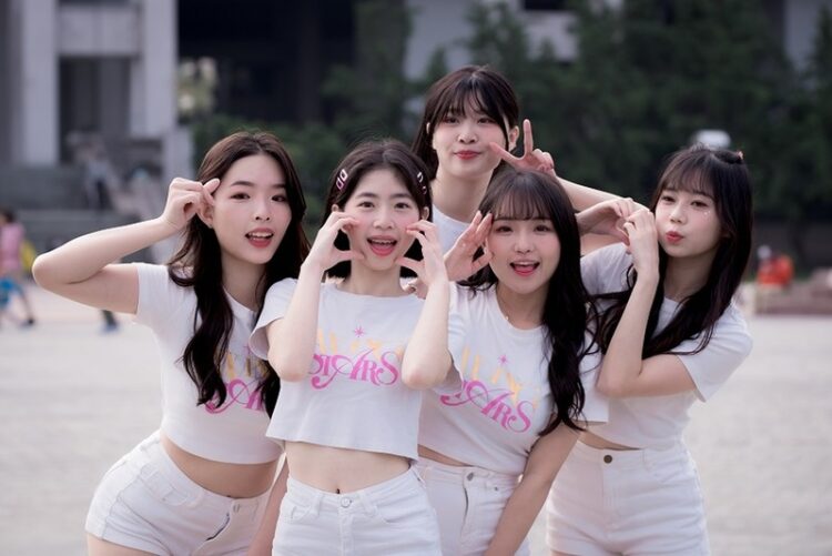 Wing Stars啦啦隊首度快閃高雄市文化中心 以活力熱舞鼓勵勇敢逐夢 wing-stars啦啦隊首度快閃高雄市文化中心-以活力熱舞鼓勵勇敢逐夢