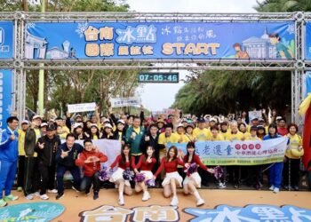 2025臺南冰點國際馬拉松熱鬧登場-黃偉哲市長為選手鳴槍送祝福