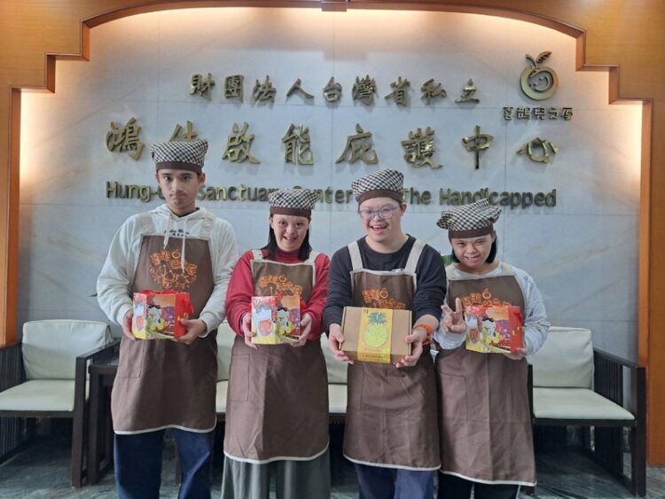 「小金龍年好運購!」 做公益選用身障機構團體製作的春節禮盒 「小金龍年好運購!」-做公益選用身障機構團體製作的春節禮盒