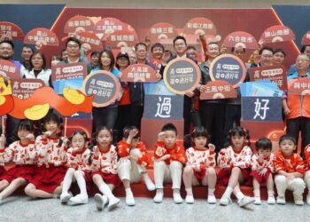 高雄30商圈接力迎蛇年！-「2025高雄過好年」正式啟動-三鳳中街年貨大街打頭陣