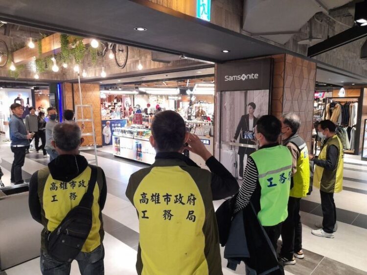 春節前工務局啟動大賣場、百貨聯合稽查 為市民安全把關 春節前工務局啟動大賣場、百貨聯合稽查-為市民安全把關