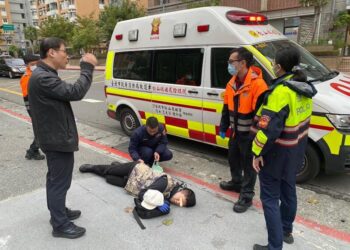 北市保大警員堅守崗位-迅速救助倒地民眾獲讚許