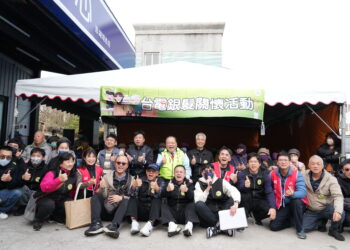 尖山發電廠攜手陳光復關懷獨居長者-年貨採購溫暖迎新春