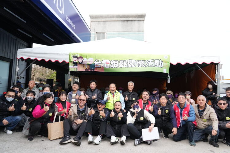 尖山發電廠攜手陳光復關懷獨居長者 年貨採購溫暖迎新春 尖山發電廠攜手陳光復關懷獨居長者-年貨採購溫暖迎新春