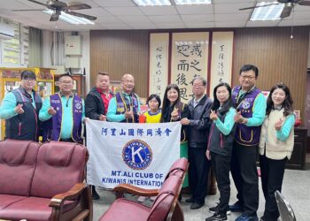 阿里山國際同濟會「一會一校」公益活動助養弱勢學童，溫暖嘉義大崎國小