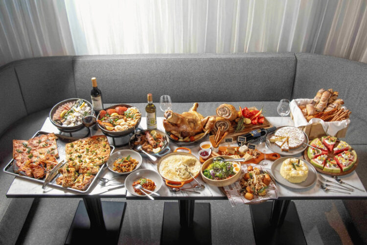 青蛇獻瑞,開運賞味 — 高雄洲際酒店2025春節美饌盛宴揭幕 青蛇獻瑞,開運賞味-—-高雄洲際酒店2025春節美饌盛宴揭幕