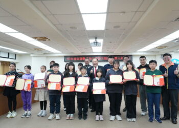 澎湖縣113年全國語文競賽奪2特優15優等！陳光復加碼每位1,000元獎金嘉勉選手