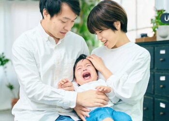 小孩哭鬧講不聽該怎麼辦？心理師揭處理「1關鍵」：先穩定父母情緒