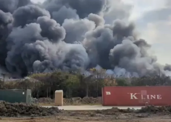 快訊！臺南柳營廢塑膠紡織工廠大火！2年內第3次失火，消防局出動23車51人緊急搶救