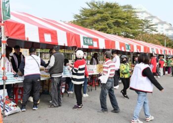 台南在地企業寒冬送暖贈物資-盼公私協力助弱勢暖心過年