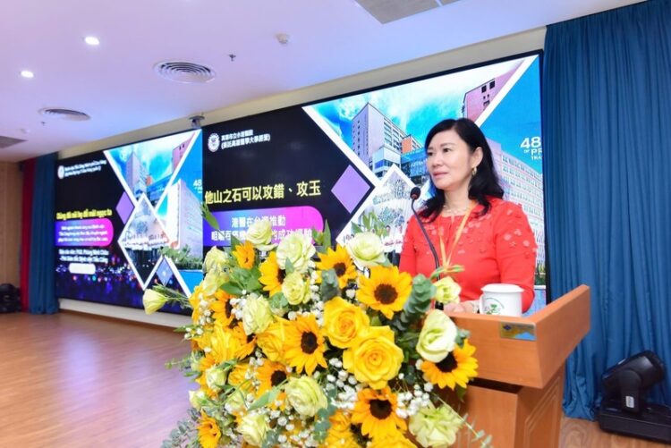沒有官銜的外交大使! 護理師出身小港醫院女性副院長 馮明珠率團勇闖越南創下醫療外交奇蹟 沒有官銜的外交大使!-護理師出身小港醫院女性副院長-馮明珠率團勇闖越南創下醫療外交奇蹟