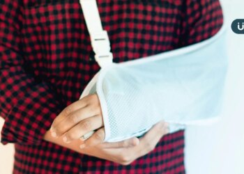 男家中跌倒竟釀「手肘恐怖三聯症」！醫示警8大併發症：恐神經受損