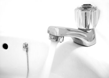 水壺只用清水沖「比馬桶座髒4萬倍」-醫師授2正確洗法