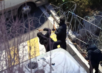 南韓總統尹錫悅被捕：出動3200名警察，鋼絲鉗和梯子攻破總統保安防線！