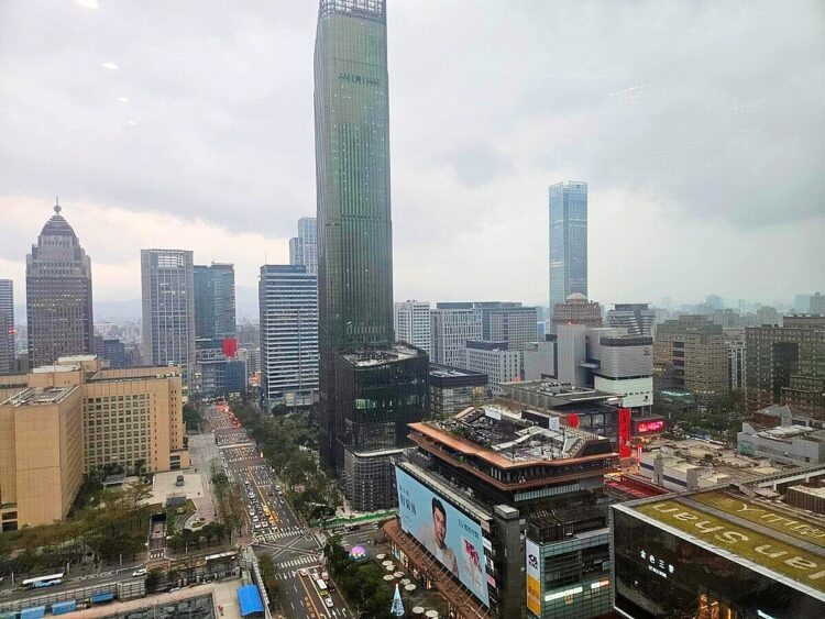 2025商用與土地市場仍強?專家:審慎中有利多 2025商用與土地市場仍強?專家:審慎中有利多