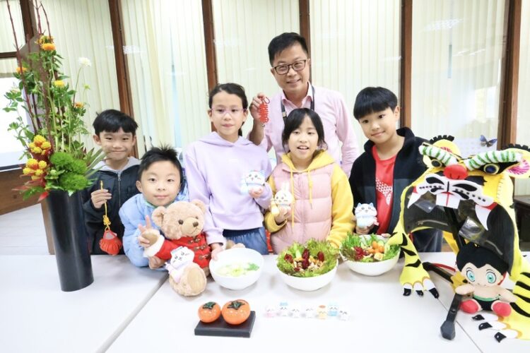 新上國小新年上菜 健康蔬果早餐吧、新年魚丸湯 新上國小新年上菜-健康蔬果早餐吧、新年魚丸湯