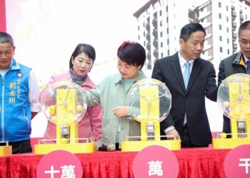 台中購物節壓軸抽！黃金單身男「只花323元」-抱走千萬房子