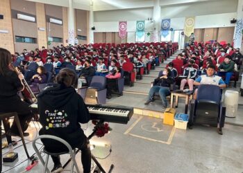 高雄市家長協會攜手玫瑰墓樂團-將生命教育列車開入鳳林國中